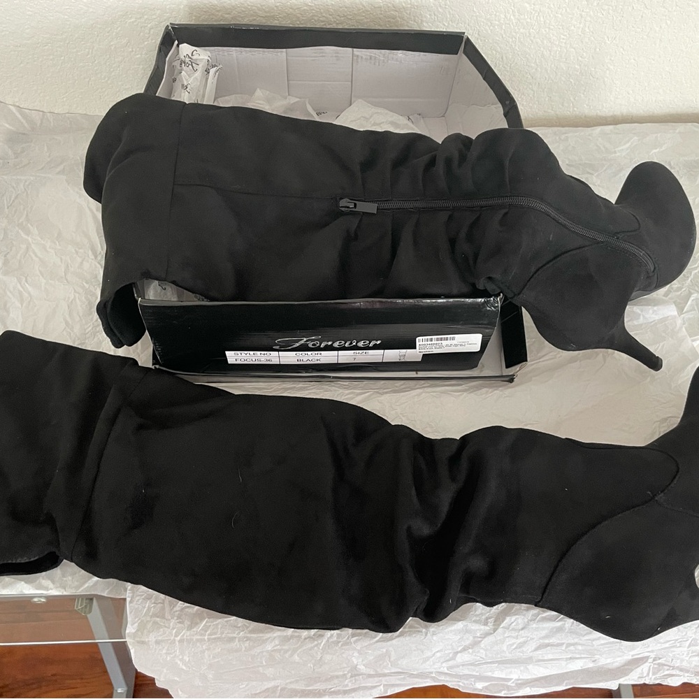 NIB Forever Women's Black Suede Boots - Picture 6 of 16